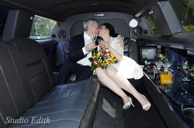 zdjęcia ślubne w limuzynie